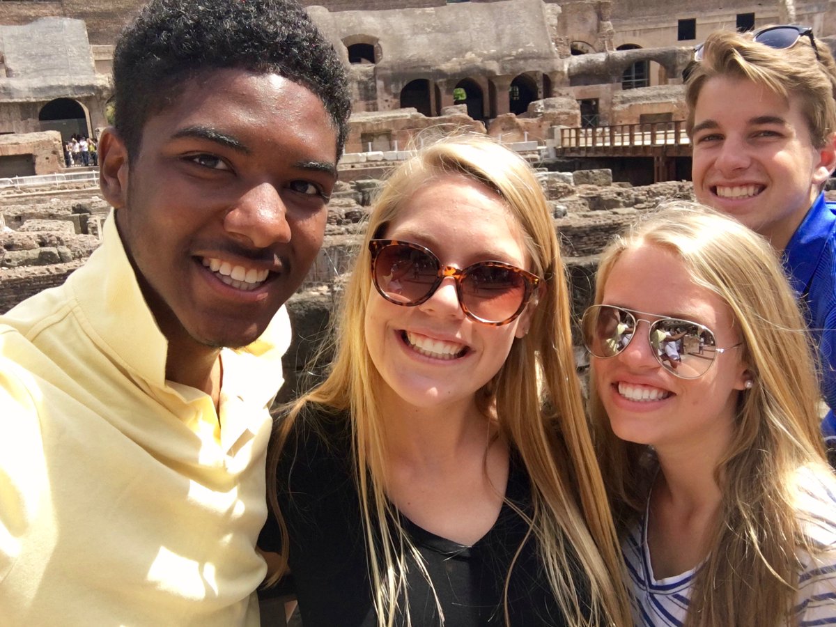 LaurylOliver's tweet image. hbd Nicholas💛 ily and hope you had the best day😽😽 #hc2013