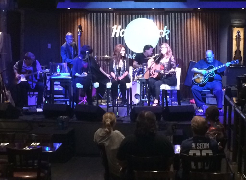 ethosartistsgrp's tweet photo. The Sweet Harmonies of Them Rubies @HRCNashville tonight https://t.co/aHvOkITzv9