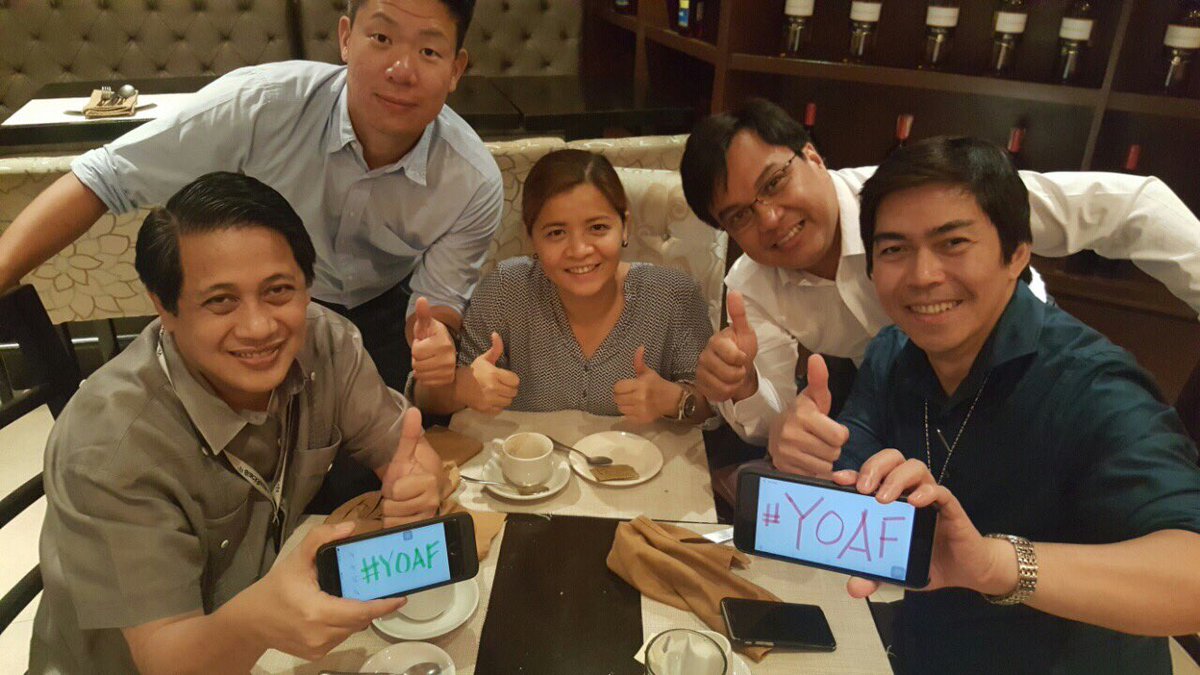 marco_untalan's tweet photo. Team Philippines #cantstopyoafing #YOAF #yearofallflash with friends!! https://t.co/OhcstSWy2v