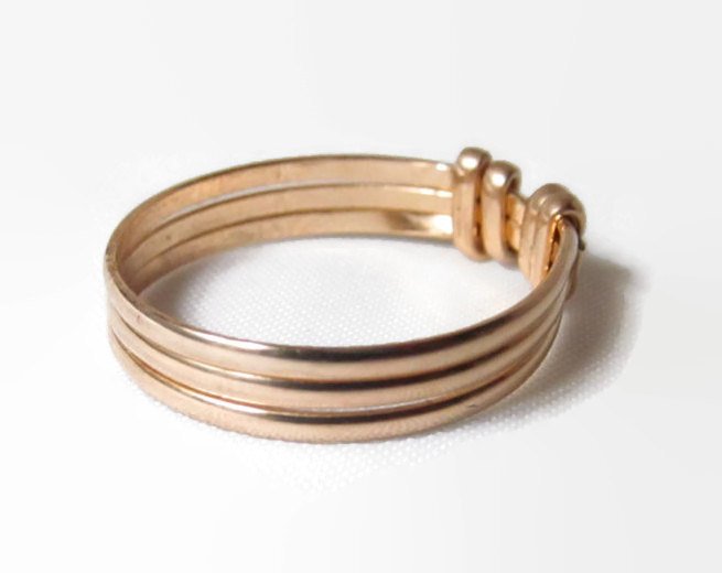 donkatcha's tweet photo. Gold Band Ring, Wire Wrapped https://t.co/SvD6tP76CB #DonKatChaJewelry #handmade #Ring_size https://t.co/U2HQhxv0hE