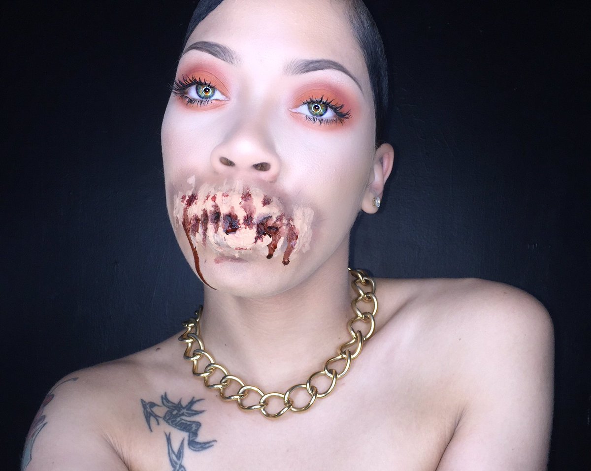 SlimBarbiie1's tweet photo. When they told you to keep your mouth shut | #snatchedbyslimb #halloween2016 #sfxmakeup #atlmua https://t.co/QGx5ioYBrD