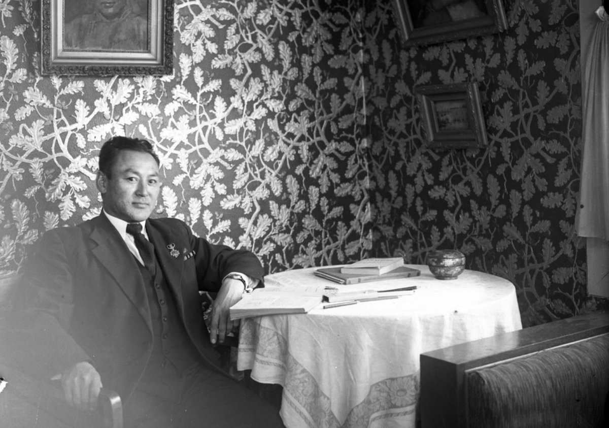Mongoliahistory's tweet photo. Төрийн шагналт Ардын зураач Үржинг��йн Ядамсүрэн "Өвгөн хуурч" бүтээлээ 1958 онд зуржээ. https://t.co/tAqIdyvxJ8