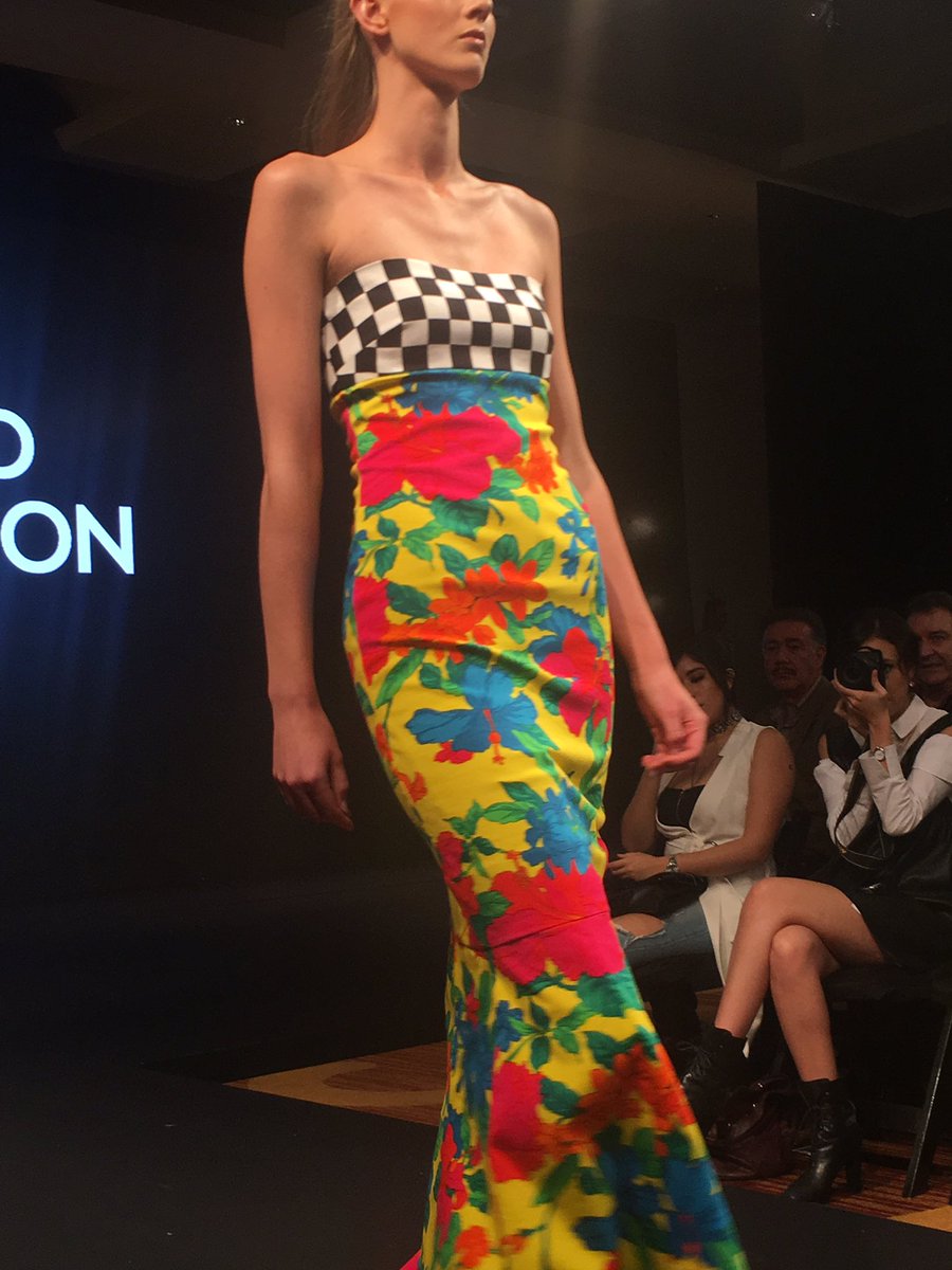 ELLEMexico's tweet photo. Color, color y más color en la colección SS17 de @davidsalomonr. #MBFWMx #ellecobertura #ellefwmx https://t.co/DMqX1twsfv