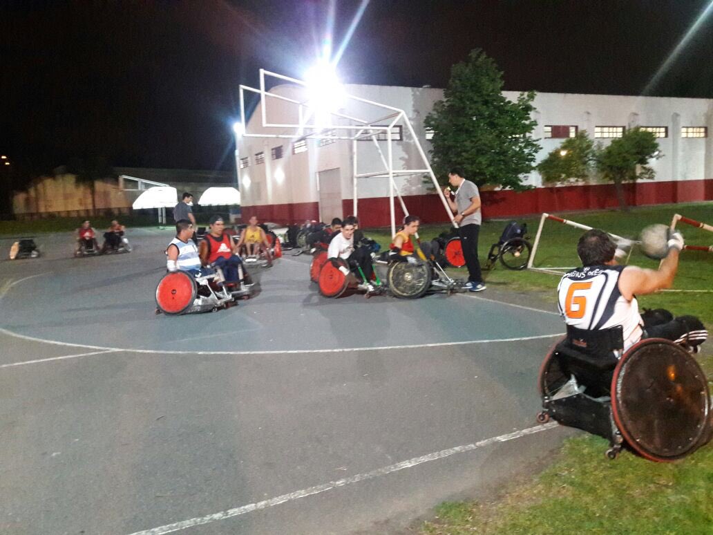fernandocanumil's tweet photo. No importa la hora! Solo jugar bien y ganarle a chile y USA #WheelchairRugby #QuadRugby https://t.co/pZy0FB86bq