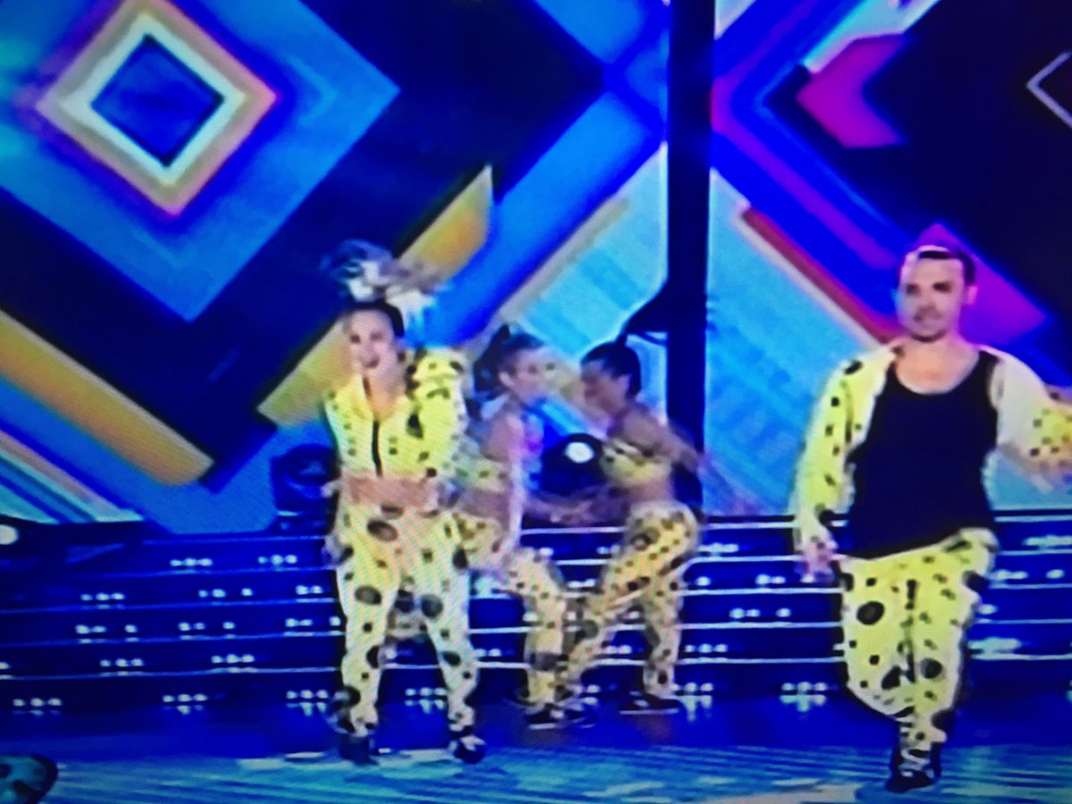 AngeldebritoOk's tweet photo. Este año, la que tiene mas fans en la tribuna es @flor_vigna #Bailando2016 https://t.co/OazmOiUQqG
