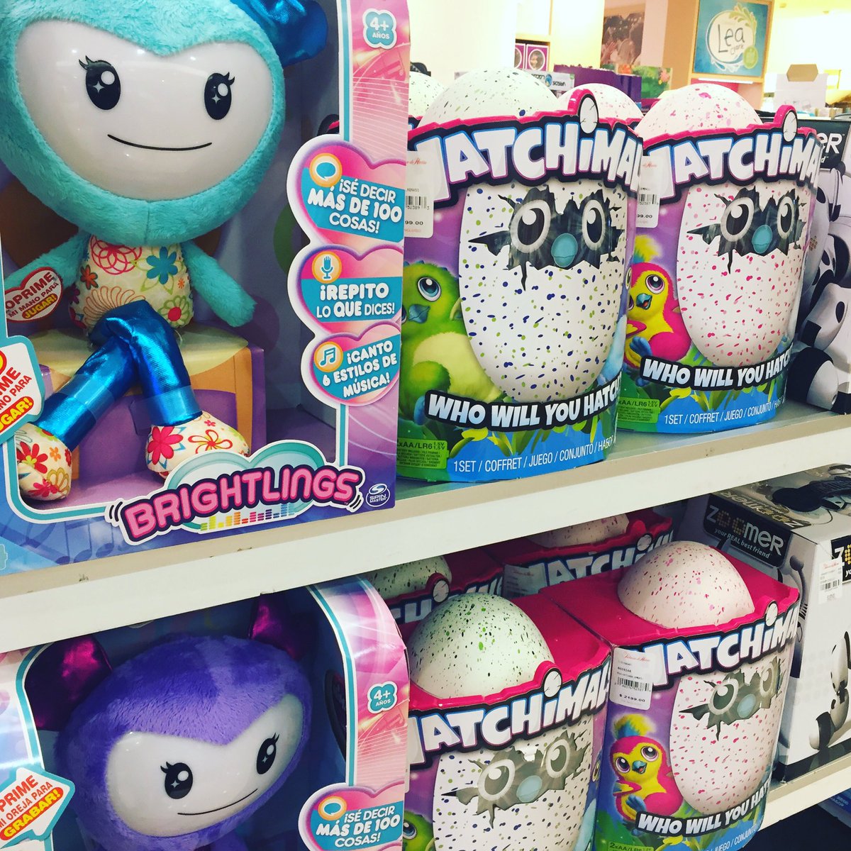 juegosjuguetesy's tweet photo. Ya en tiendas #Hatchimals y #brightlings de @SpinMasterMex listos para los regalos de Navidad https://t.co/rATcN7L2Xd