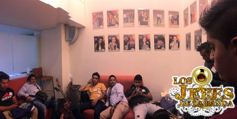 LosJefesOf's tweet photo. Momentos antes de grabar en #Bandamax con Marile.
Porque #SomosJefes #LosJefesDeLaBanda 
No olviden seguirnos en nuestras Redes Sociales https://t.co/nlx4fkvznI