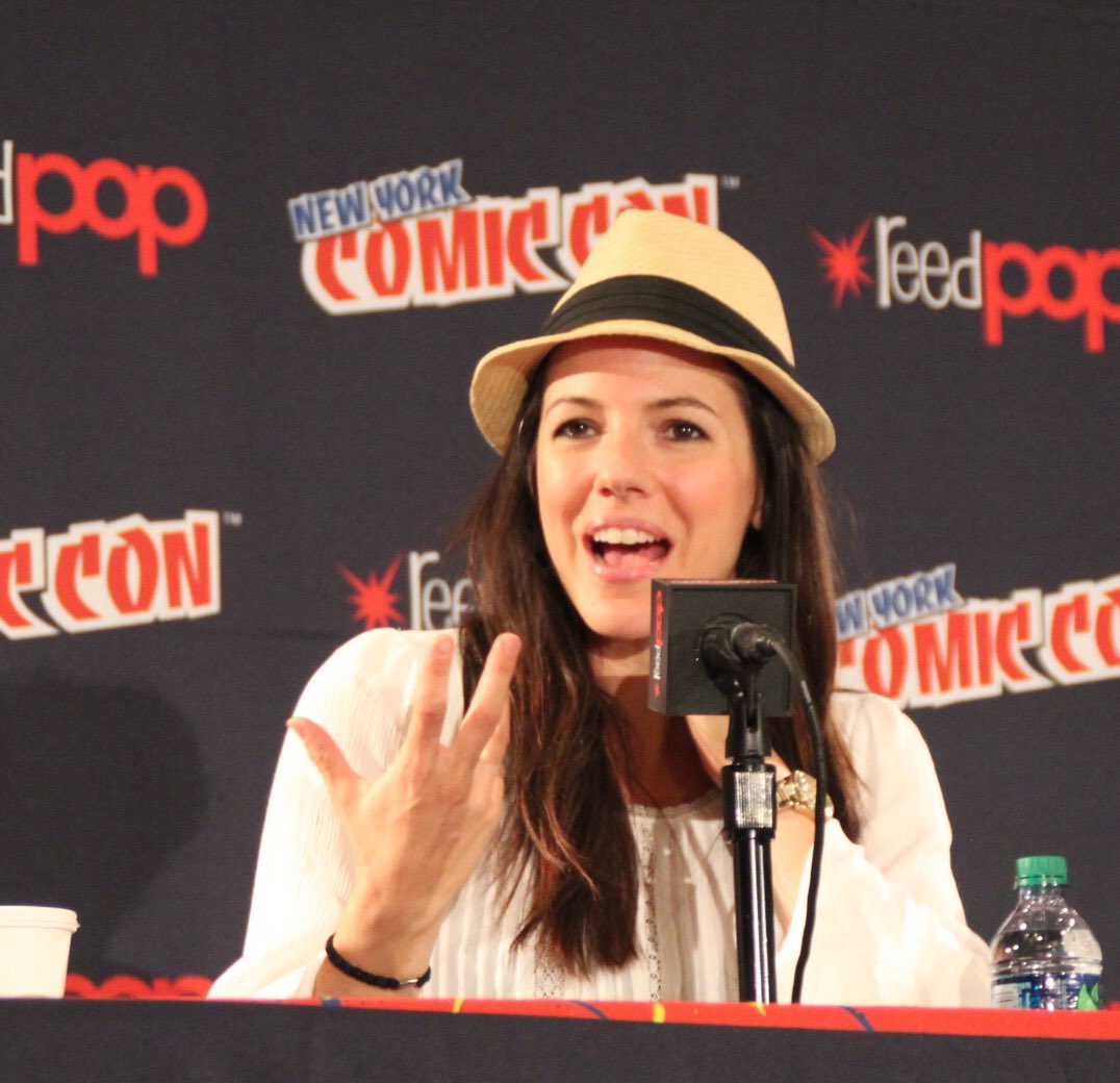 SPWalshCT's tweet photo. #Anna at the helm. #LostGirl #NYCC #DayoftheGirl @biaagcanada #GirlsBelongHere #Leadership #Empowerment #Faemily #Faens https://t.co/1F9vYt8kOZ