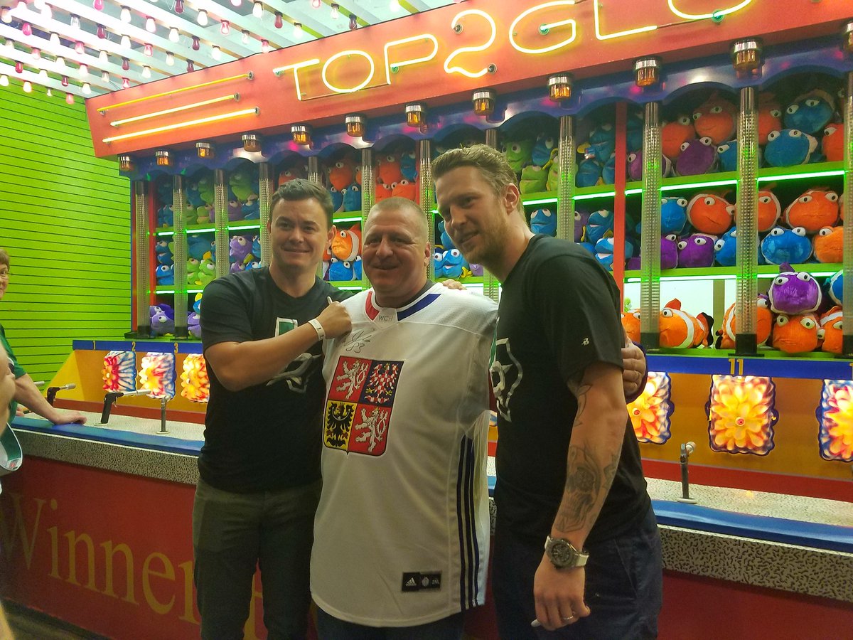 DallasStars's tweet photo. The boys were out at Six Flags tonight for the annual #Stars season ticket holder event! https://t.co/qifugV7gZy