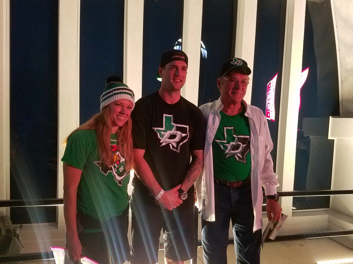 DallasStars's tweet photo. The boys were out at Six Flags tonight for the annual #Stars season ticket holder event! https://t.co/qifugV7gZy
