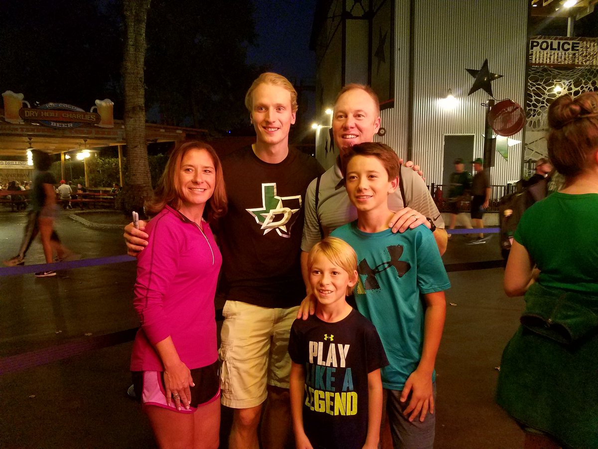 DallasStars's tweet photo. The boys were out at Six Flags tonight for the annual #Stars season ticket holder event! https://t.co/qifugV7gZy