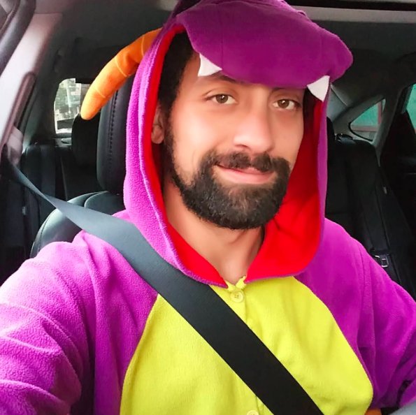 lyft's tweet image. This @Lyft_SF driver dresses up for every ride, saying it brightens people's day &amp;amp; helps them out of their shells. lft.to/2du0SIR