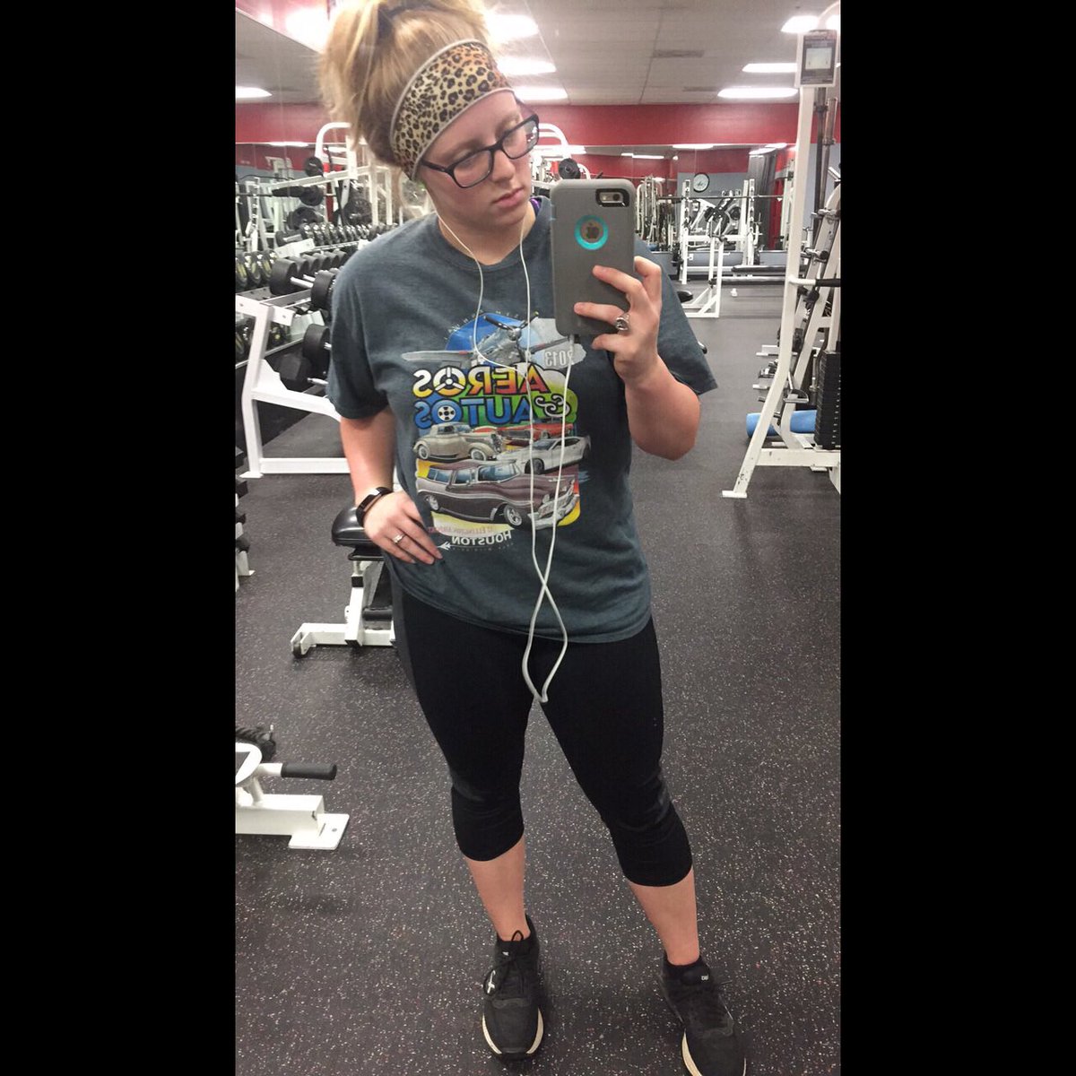 Lacie_Mariee's tweet photo. You have to give yourself credit for what you've achieved, to motivate yourself to keep pushing forward. #fitmom #32down #gymrat #gymlife https://t.co/mXqVeMsNt9