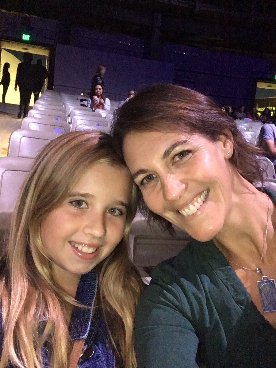 HBWBrooke's tweet photo. Getting ready for Makayla's first concert- her idol @ColbieCaillat #malibusessions 🌞🎤 https://t.co/jocN7B1TBX