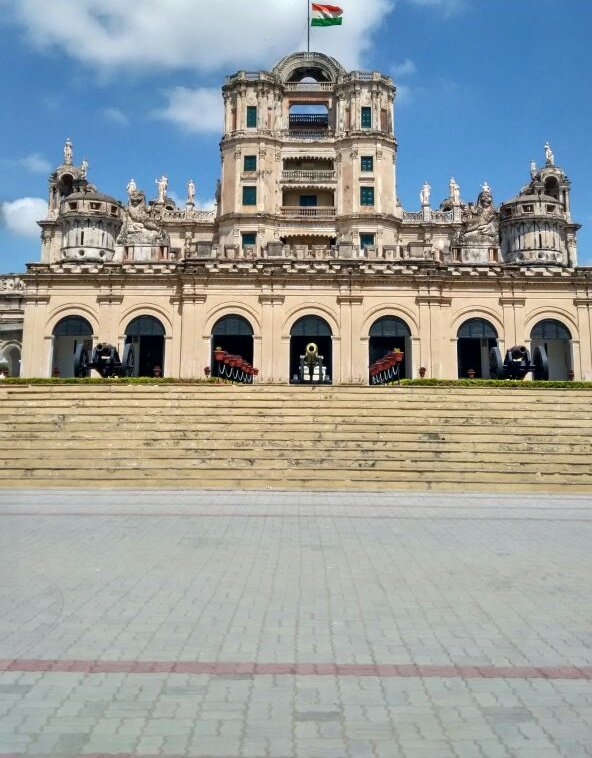 Desi_Sheikh19's tweet photo. Those out for #UPTWC16 don't miss this place - La Martiniere College, Lucknow.
#Martinian https://t.co/KRR0yusLwd