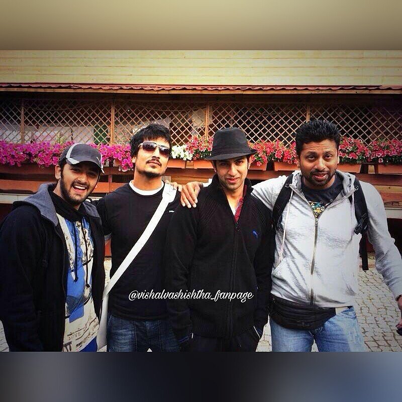 v_vishal13_FP's tweet photo. @v_vishal13
#throwback #PolandTrip
#off_screen #off_set pics
Baldev. Nihal Chachu. Sahil.
#baldev #veera #vishalvashishtha https://t.co/sLh9aBoqCa
