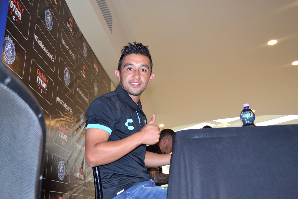sporticomx's tweet photo. Gracias afición poblana por acompañarnos en esta firma de autógrafos. #PoblanoDeCorazon💙 https://t.co/Kt1d8uUO8g