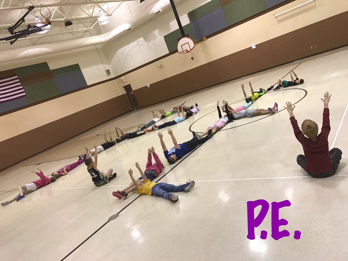 kentuckytrailPE's tweet photo. Miss. Harmon's 4th Gr. Class worked great together during "Word Scramble" #Proud2bPirates #KTPE https://t.co/oYuaFWY1S2