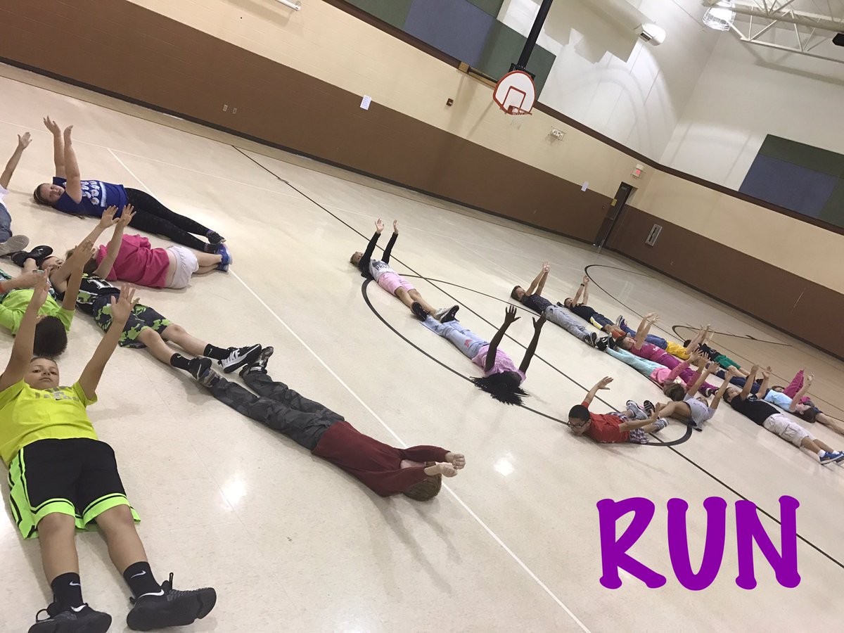 kentuckytrailPE's tweet photo. Miss. Harmon's 4th Gr. Class worked great together during "Word Scramble" #Proud2bPirates #KTPE https://t.co/oYuaFWY1S2