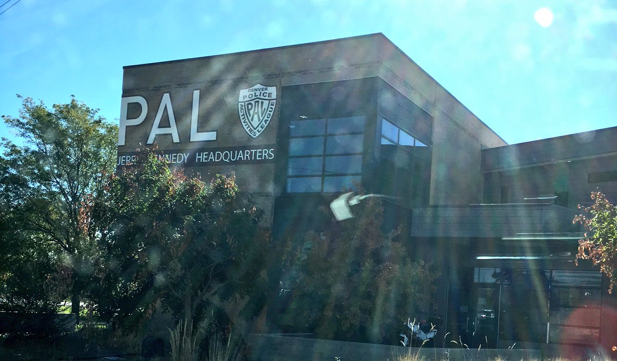 BroncosOffField's tweet photo. Today we dropped off 1๏ธโฃ0๏ธโฃ boxes of ๐s at @denverpal to go along with the 1,000 #CleatsForKids donated by our @Broncos Alumni this summer! https://t.co/XfniBgDl07