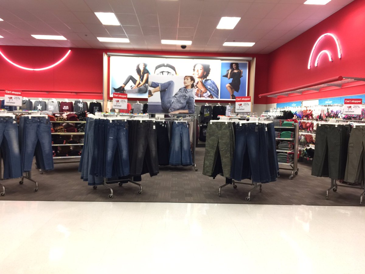 Denim, denim, denim #drivingsales #cartstopper #G392POWERHOUSE #G392Perks #scrappyanddelight <a href="/LReynolds711/">Lindsey Reynolds</a> <a href="/tim_bruns4/">Tim Bruns</a> <a href="/therealdmck/">Dell McKinney 🔹</a>