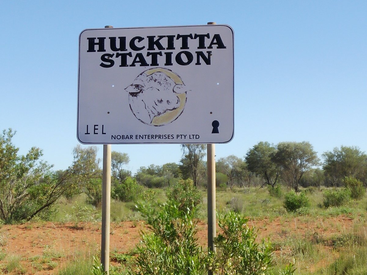 CatagraGroup's tweet photo. Colin has recently been #training aboriginal stockman on Huckitta Stn in how to use #reproscan on their breeder herd. https://t.co/7i72f0aw4v