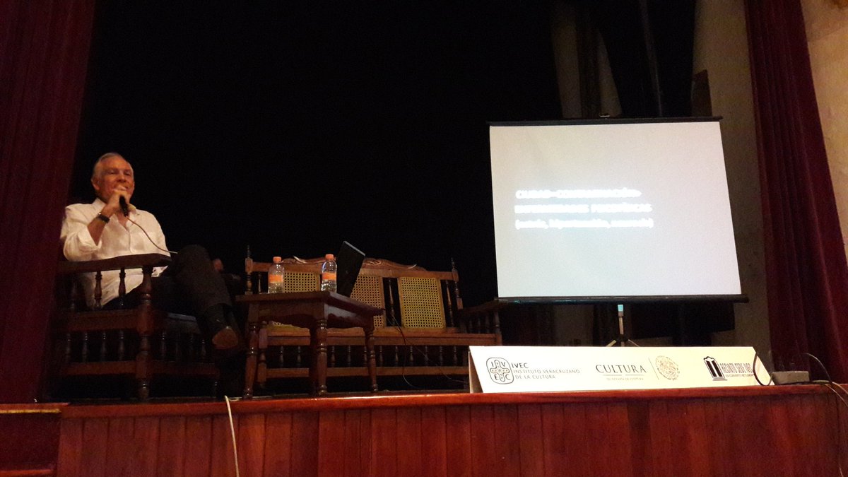 BasementIArq's tweet photo. Arq. José Antonio Aldrete "La naturalización del hábitad" y sobre como erosionar la racionalidad #Octurbe2016 @IVEC_Oficial #FONCA https://t.co/jgzEtBm9QG