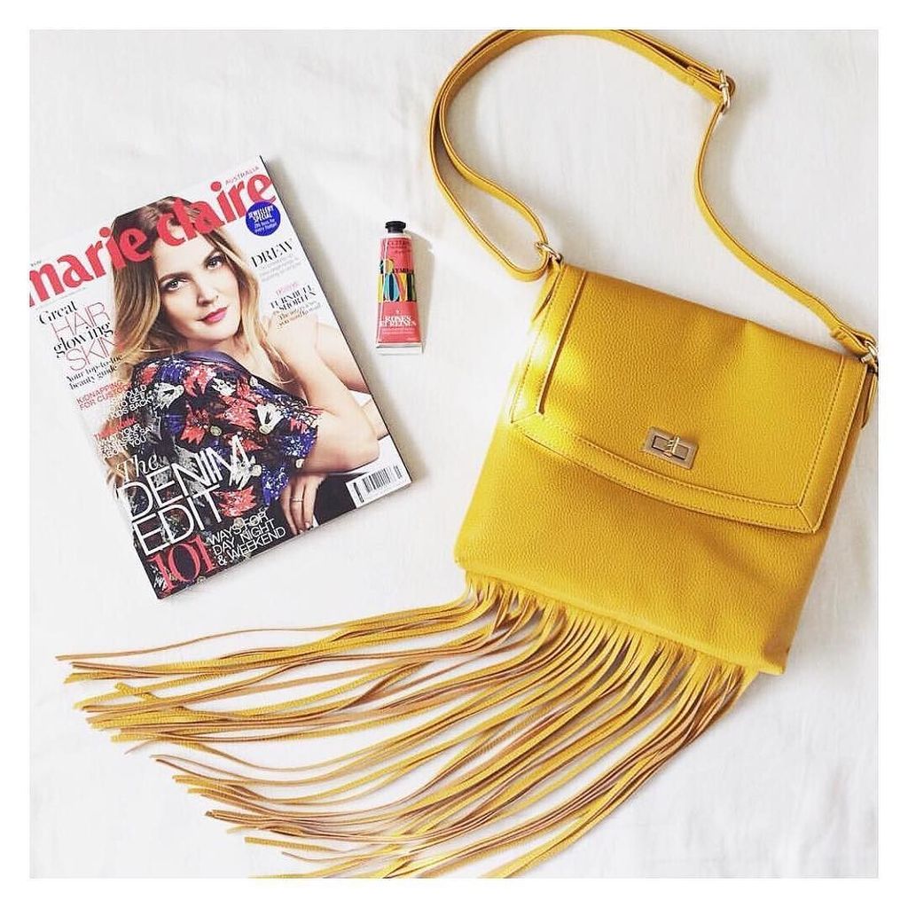 CandMproject's tweet photo. Fringe is in!!
.
.
Repost @thestylewithin
.
.
#bags #fallfashion #fallpost #fitfam #fashionpost #bagswelove https://t.co/JntIYt2jZt