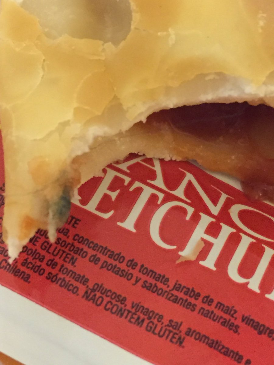 andyparada's tweet photo. @McDonalds_Cl @McDonalds  @SERNAC Me apareció algo asqueroso en la empanada.Voy a pedir explicación y me increpan pq había comido el resto. https://t.co/TEmh9aR8KH