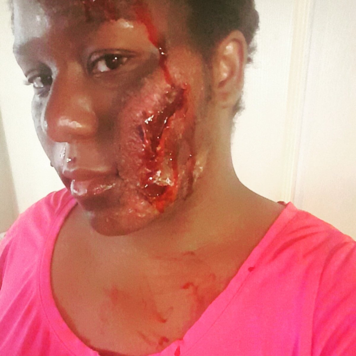ModelMichceal's tweet photo. #31daysofHalloween #bloody #halloweencostume #delawarecoolestwitch #delawaremakeupartist #libragang #cutthatbitchface #cutface #bookme https://t.co/53jMrPhKJg