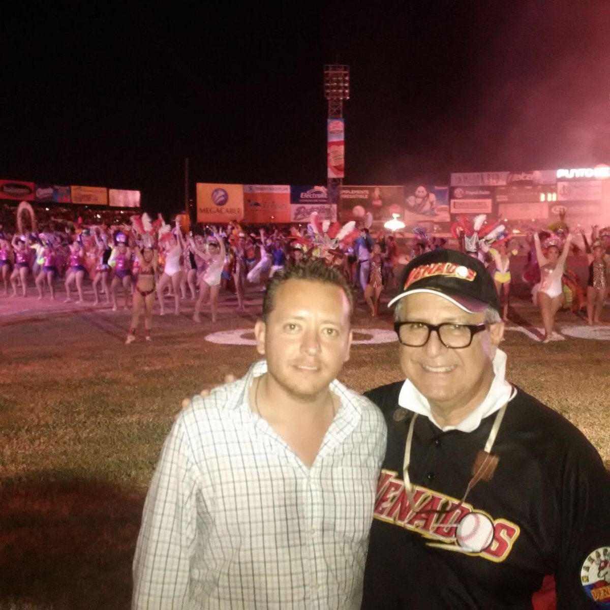IEDOficial's tweet photo. José Toledo presidente de @venadosbeisbol y @aalvarezmanilla acuerdan clínicas para el beisbol infantil de Durango en los campos del #CAR https://t.co/xVyatxrbyq