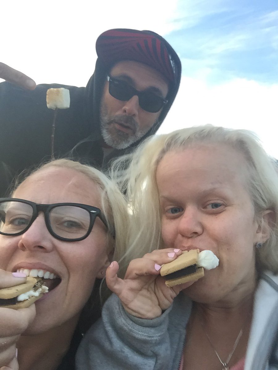 lilacall's tweet photo. #vacation #SantaCruz #eastcliff #seabright #bonfire #vegansmores #FamilyMatters #walkedinsand #engagedcore #bumtucked https://t.co/b5lCtg7bqm