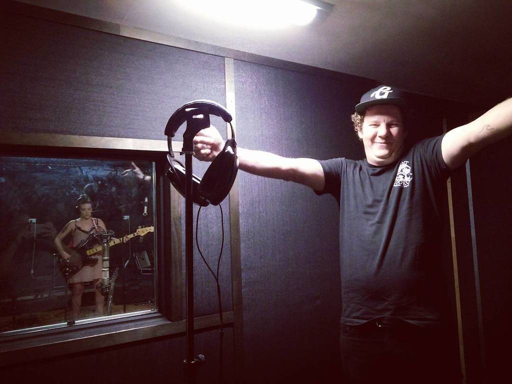 1000HzRecordngs's tweet photo. Day 2 of #recording @thestrums
#thestrums #brisbane #redstar #pbass #fender https://t.co/INnm4SsR9b