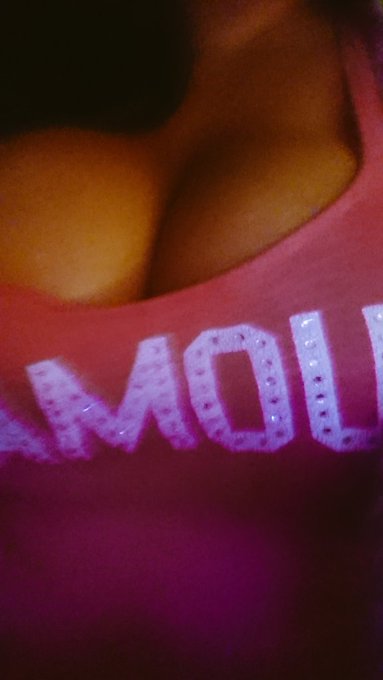 #TittyTuesday night time cleavage kisses Sex Monsters 😘 💜 💙 💛 https://t.co/g0MmRrZl7b<a href="/tag/tittytuesday"class="tags">#TittyTuesday</a>