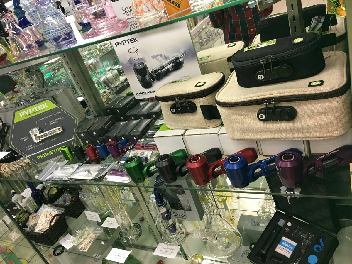 WCDistributor's tweet photo. Love when my stores share their display within 30 minutes of delivery! @STASHLOGIX @PYPTek #lovemylife https://t.co/LGDaazmSU4