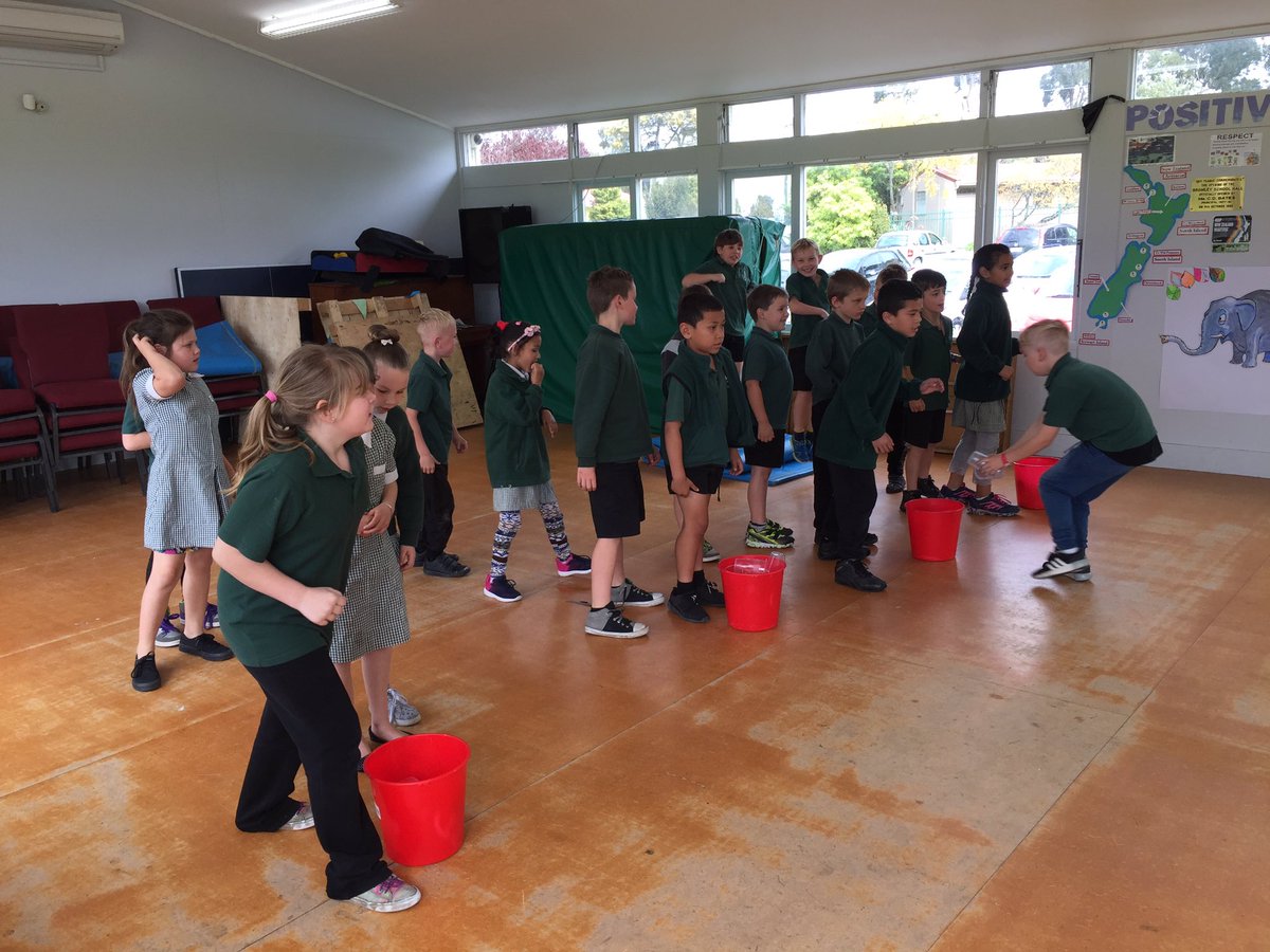 room4bromley's tweet photo. Great game learning about respect with Nicky &amp; Peter at Kiwi Can today! #bromleyschoolnz #kiwican https://t.co/CnzAPXdjwT