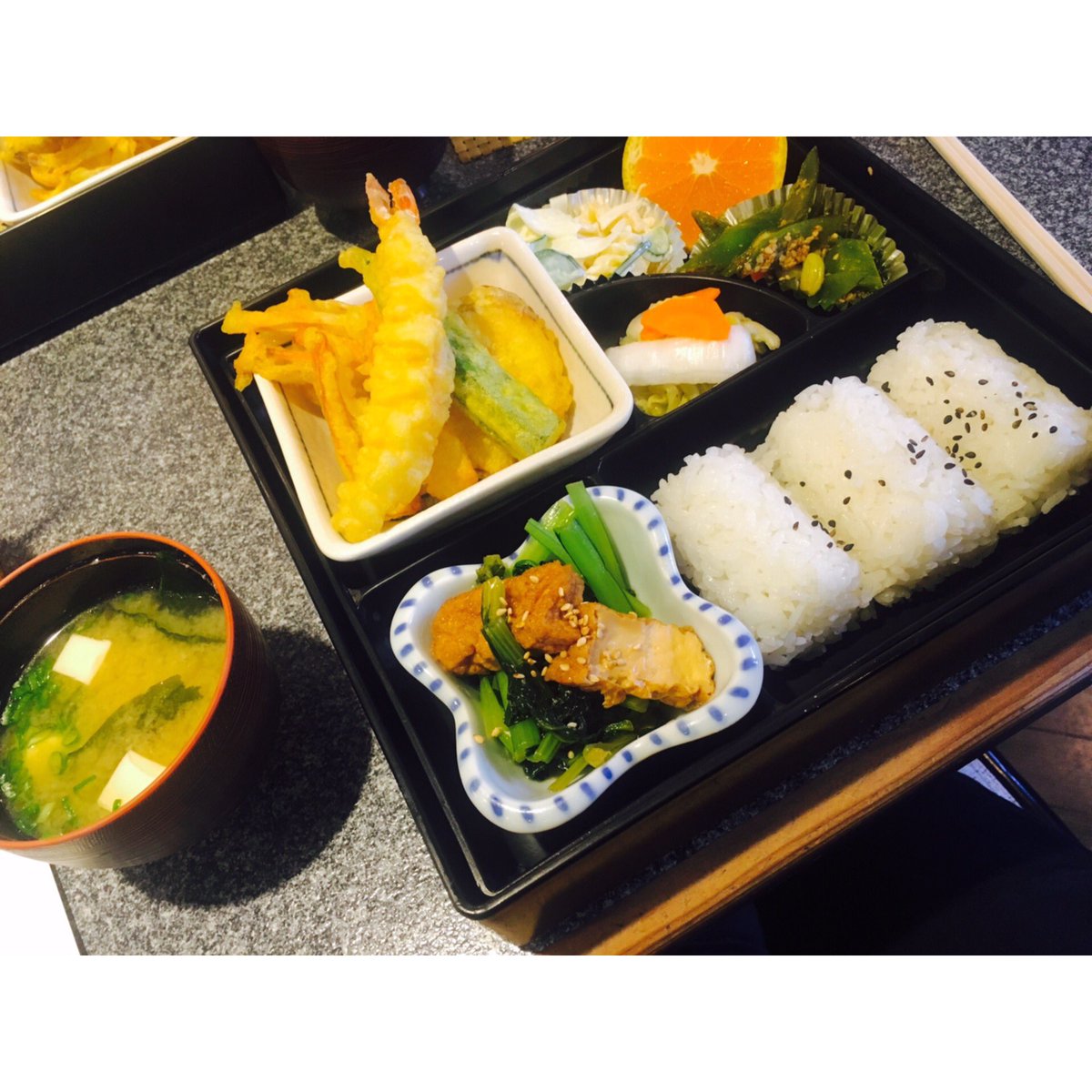 Mizuki20121101's tweet photo. ママとlunch🍴
ここのお弁当本間に美味しい😂 https://t.co/ghclUeOBFj