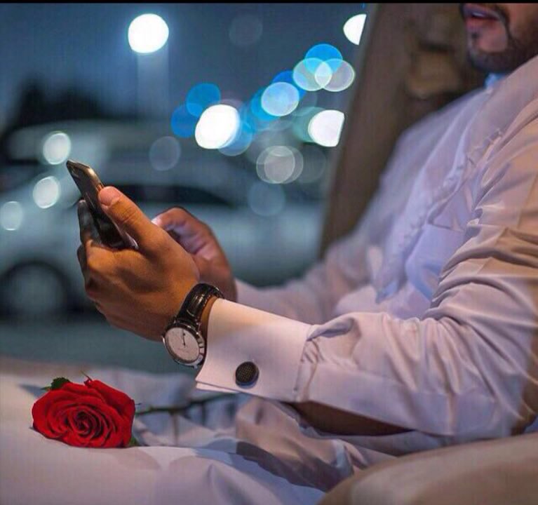 آﺷتَقتُ ﻟﺷخصْ لا تراههہَ ﻋيني
ﯙلکن قلبيْ ﻣﺗعلقَ ﺑهہ كثير