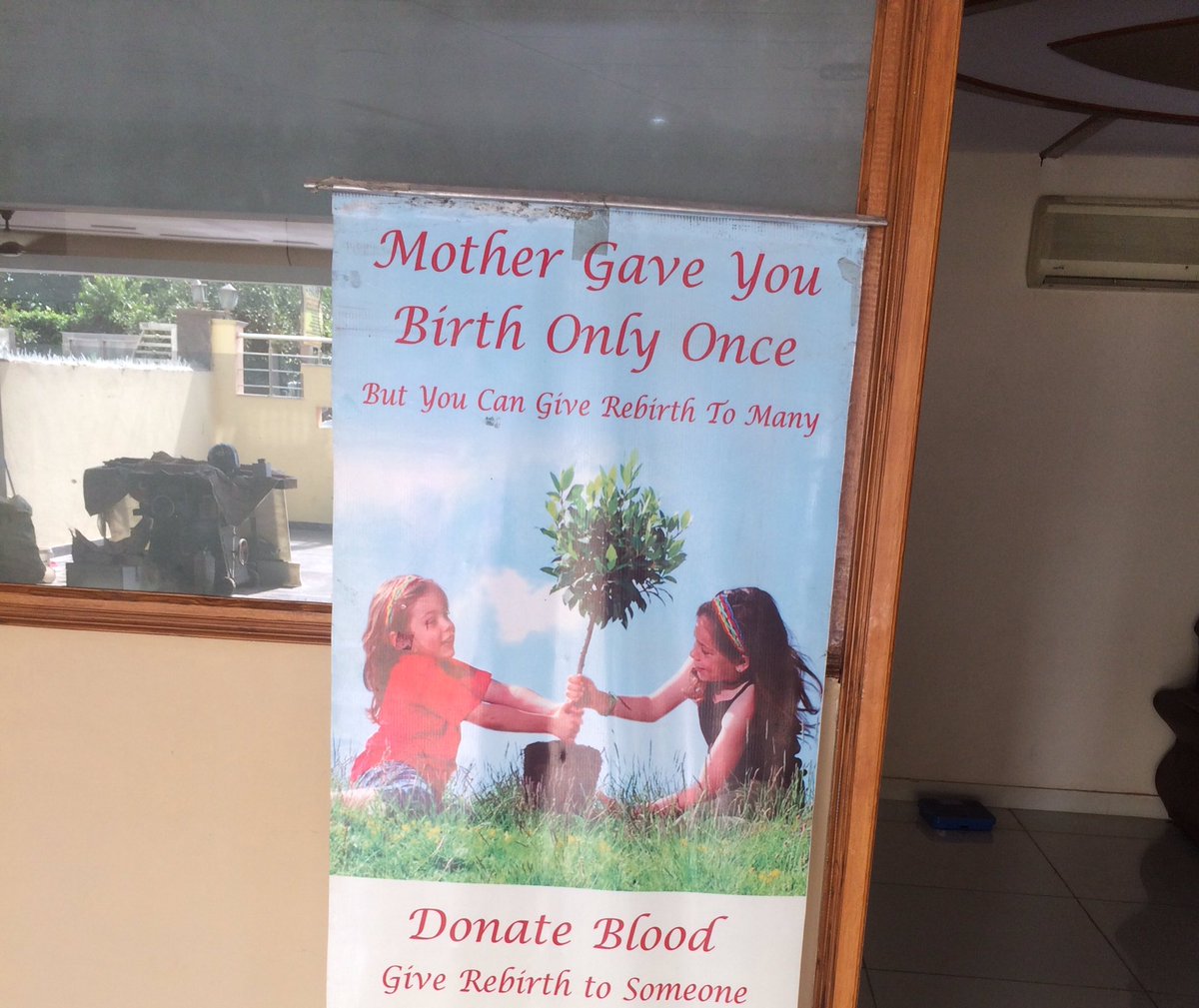 Rootsofhappine2's tweet photo. #blooddonationcamp by #rootsofhappiness_NGO #gurugram . #donatebloodsavelife.✌🏻️ https://t.co/cXHI0iBSP8