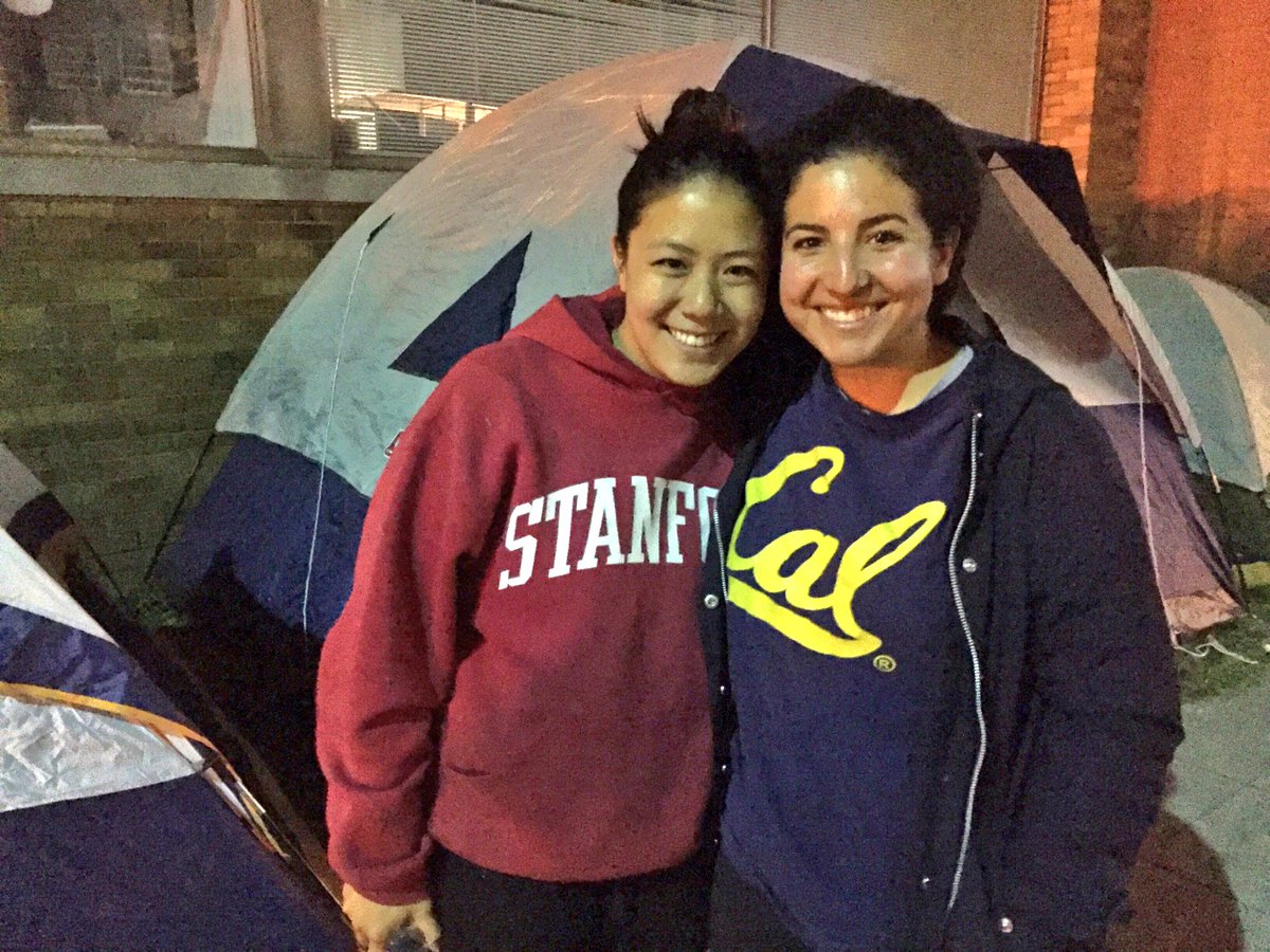 Ldxiao's tweet photo. Even the fiercest of rivals come together at the #HRCle #OHVotesEarly campout! #OHHillYes https://t.co/GrFyTvRwXU