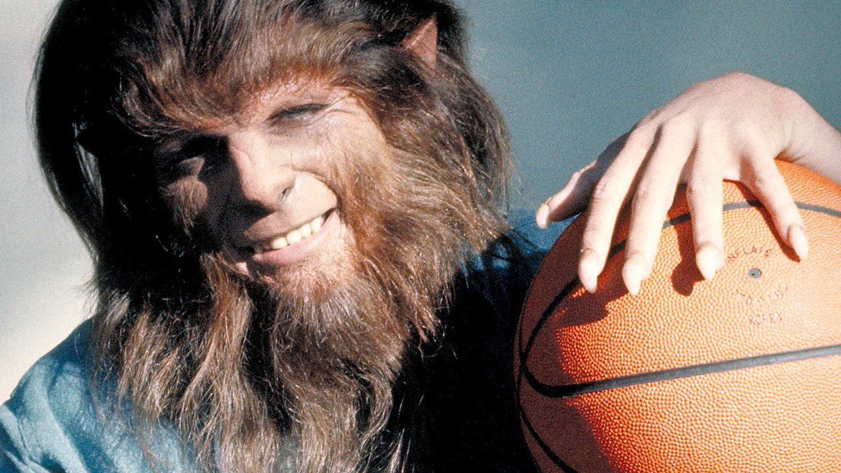 MegaphoneJones's tweet photo. Seriously though, why are all Werewolves such punk biotches? Unimpressed by your whole presence. #losers #NotScared Case in point: https://t.co/gCOnTZE1KH