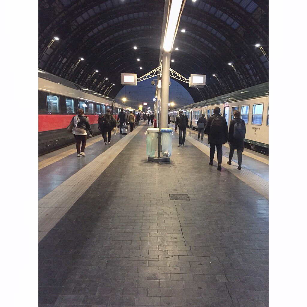 MattiaBriga's tweet photo. Tra le fabbriche occupate,
Passa il treno delle 7... https://t.co/mqzQr4ew1Z