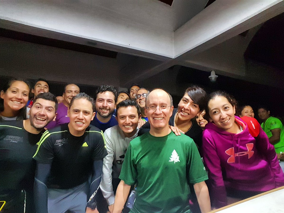 juanbflash's tweet photo. #esoslocosquecorren #paredespro #benjaminparedesteam #soyglobalrunner #globalrunner #emociondeportiva #runner #running #friendship https://t.co/sSl84iaJml