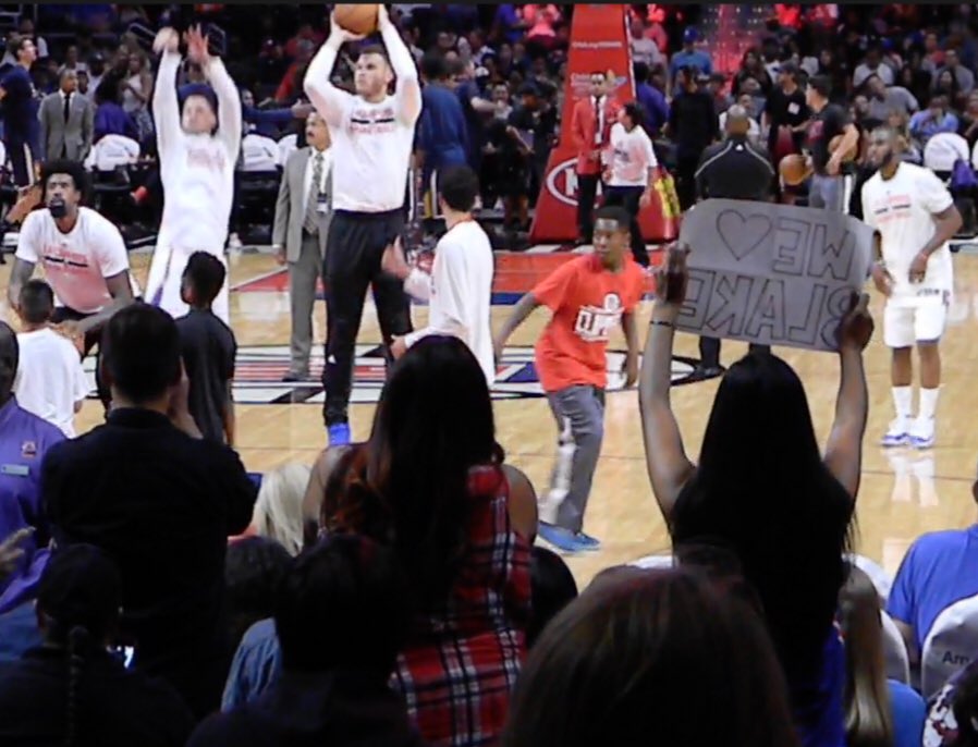 edithc32's tweet photo. Trying to get bae's attention like.... @blakegriffin32 😭❤️💙 https://t.co/DKo0yjx0C7