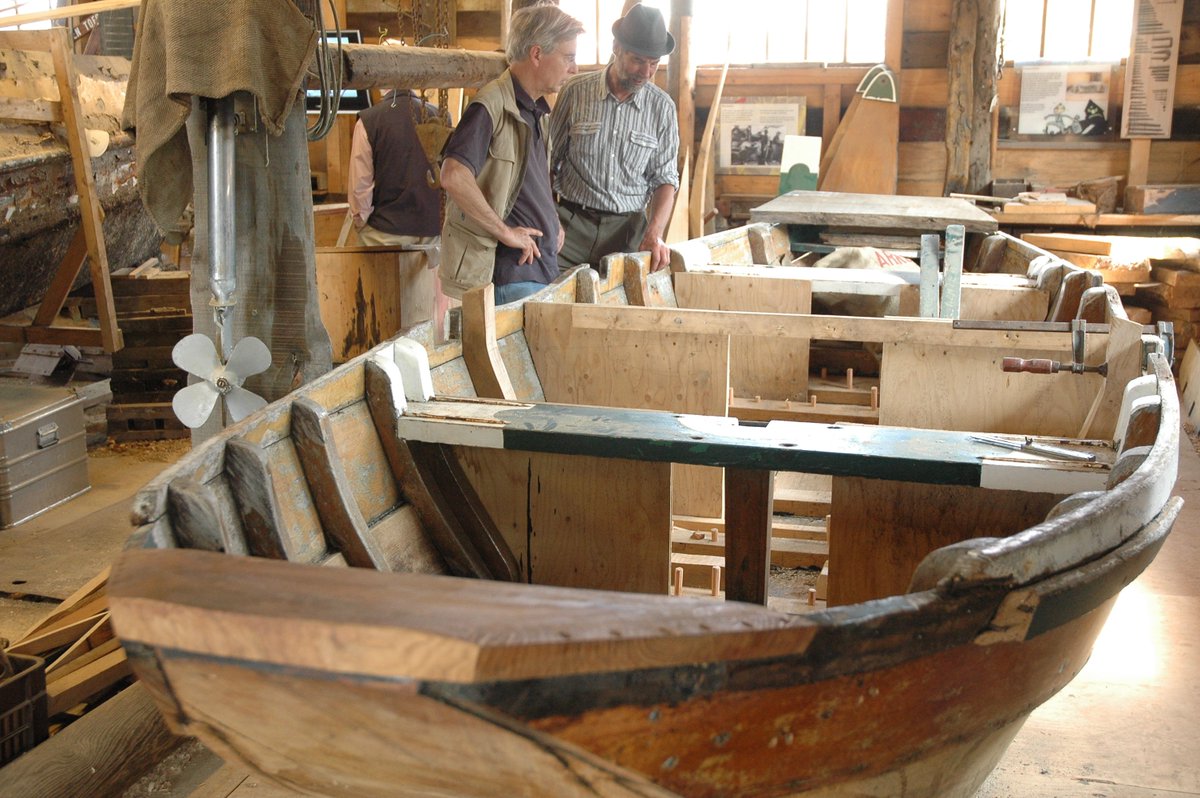 Zeeuwsmuseum's tweet photo. Op woe & zat gratis rondleiding door HANDWERK in ZM, daarna naar de werf in Arnemuiden die is open: 13-17u! https://t.co/CJ1nc8uOtu #HWHOUT https://t.co/LhFqMhNav2