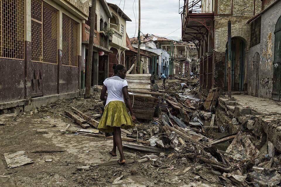 Самая бедная страна в мире 2024. Порт-о-Пренс Гаити. Гаити фавелы. Порт-о-Пренс Гаити трущобы. Ураган Мэтью на Гаити.