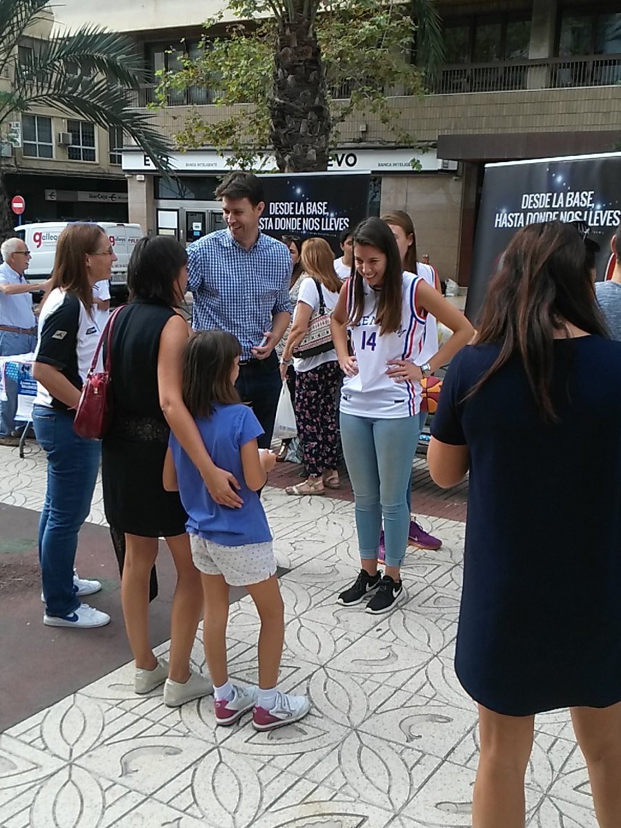 FundLucentum's tweet photo. Chiringuito en av. Federico Soto: Sorteamos y regalamos 2 chubasqueros, 3 bufandas, entradas vs @xuven, pins y más. https://t.co/IjvGTxbr58