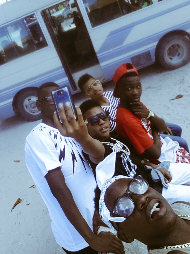 AbuuPapo's tweet photo. Never forget dis day we ma fanz o frndz talalalala dayout. #univasitystar https://t.co/TZbxRGk8v7