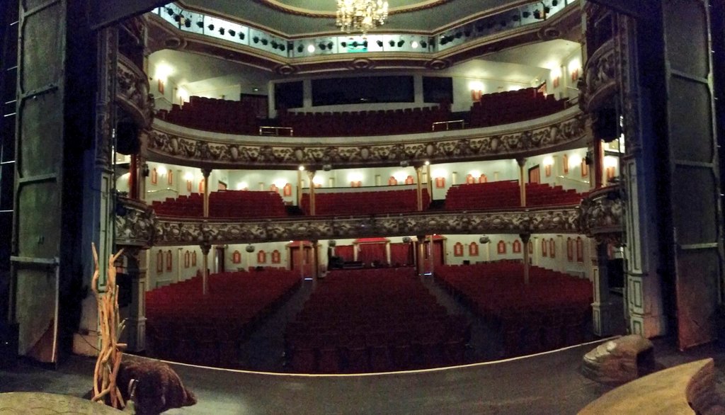 joncampling's tweet image. Happy days.. just arrived at @SwanseaGrand ready for todays double performance of #KingArthur
Such a lush venue.
#happyactor
#theatre