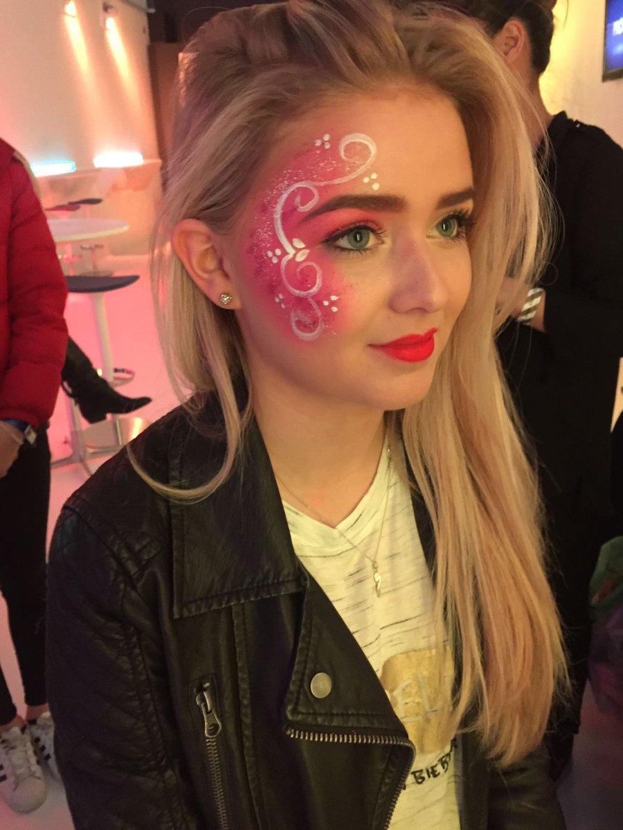 AnnSavvaGroup's tweet photo. #O2Priority customers get your face painted in the #O2Lounge at @TheO2 tonight for @justinbieber #PurposeTourLondon 💄💜✨ https://t.co/j5mKbbh6jY